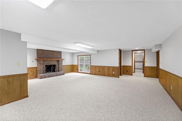 9833 W 101st Terrace, Overland Park, KS 66212