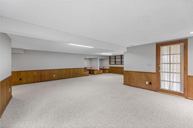 9833 W 101st Terrace, Overland Park, KS 66212