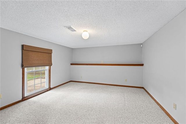 9833 W 101st Terrace, Overland Park, KS 66212