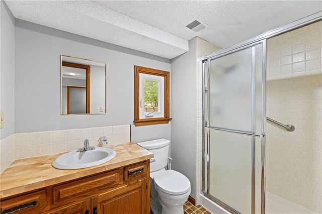 9833 W 101st Terrace, Overland Park, KS 66212