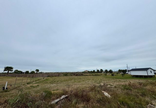 727 Simpson Drive, San Leon, TX 77539