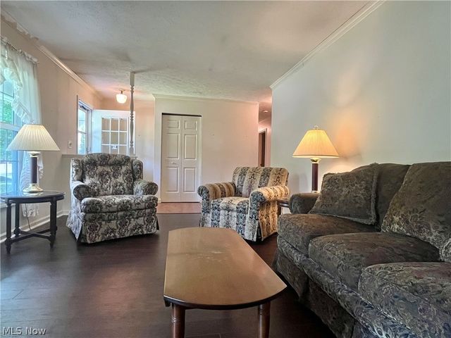 12 Surrey Lane, Geneva, OH 44041