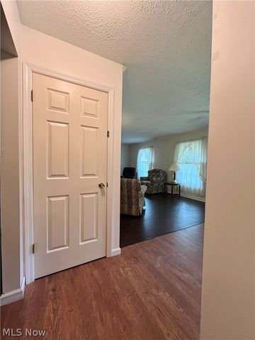 12 Surrey Lane, Geneva, OH 44041