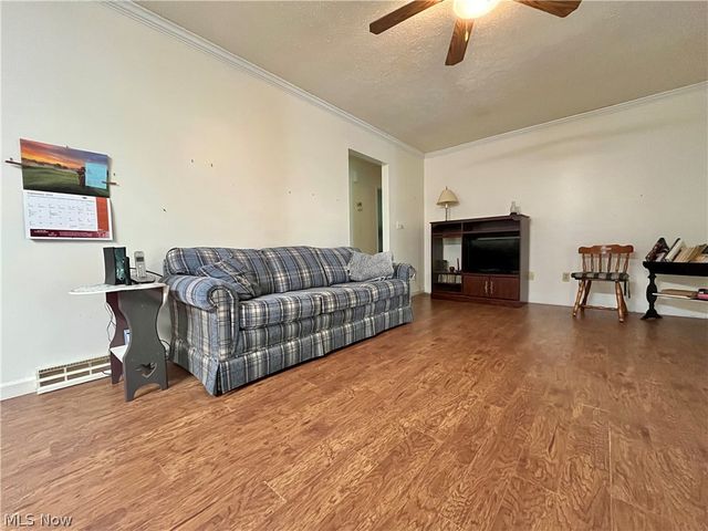 12 Surrey Lane, Geneva, OH 44041