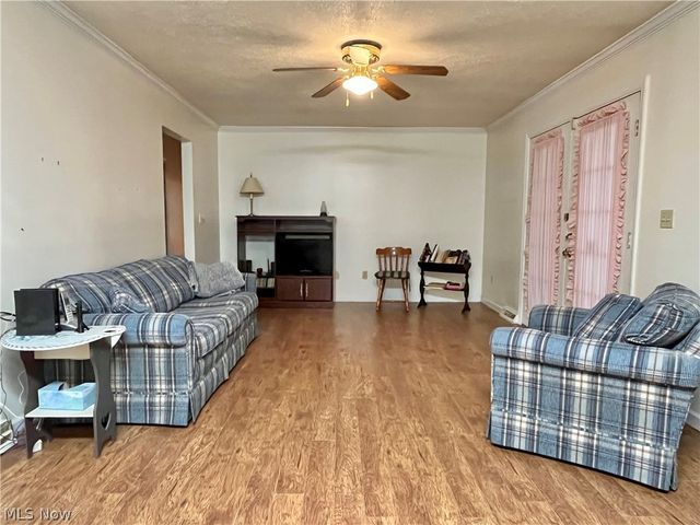 12 Surrey Lane, Geneva, OH 44041