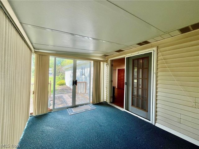 12 Surrey Lane, Geneva, OH 44041