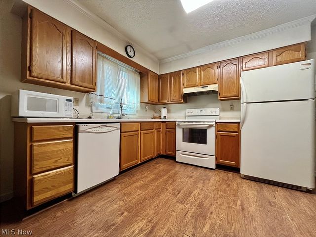 12 Surrey Lane, Geneva, OH 44041