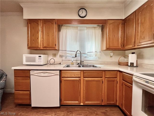 12 Surrey Lane, Geneva, OH 44041