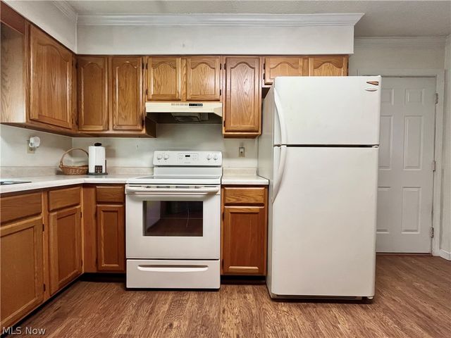 12 Surrey Lane, Geneva, OH 44041