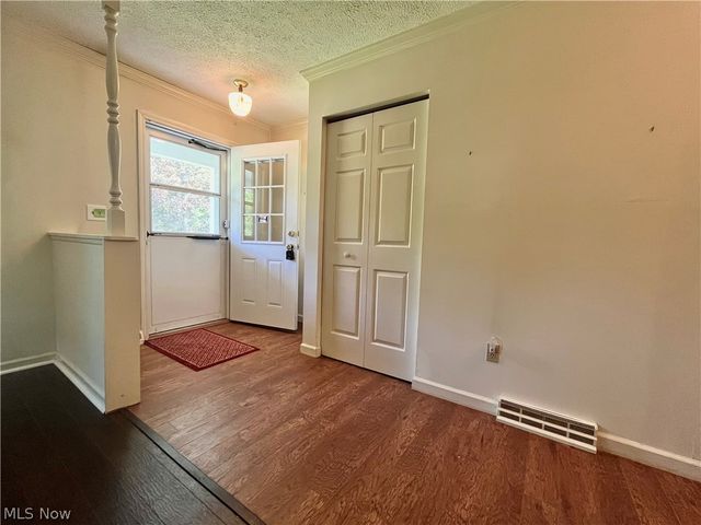 12 Surrey Lane, Geneva, OH 44041