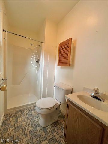 12 Surrey Lane, Geneva, OH 44041