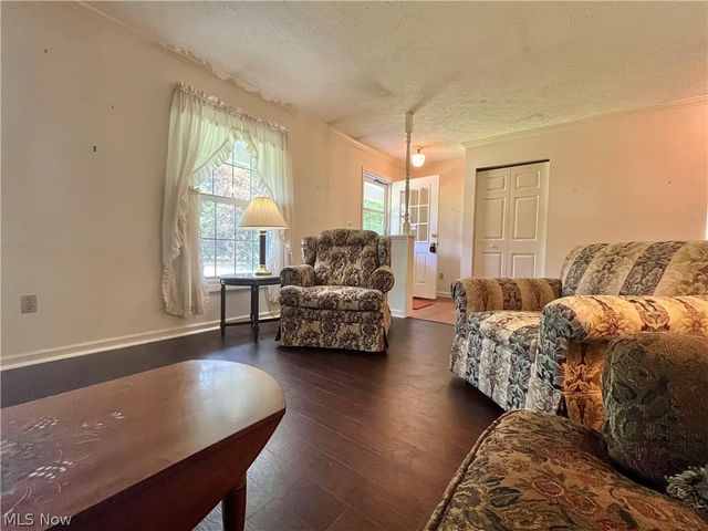 12 Surrey Lane, Geneva, OH 44041