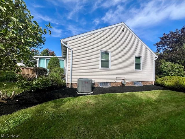 12 Surrey Lane, Geneva, OH 44041