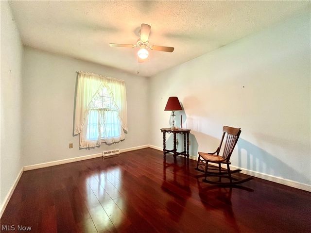 12 Surrey Lane, Geneva, OH 44041