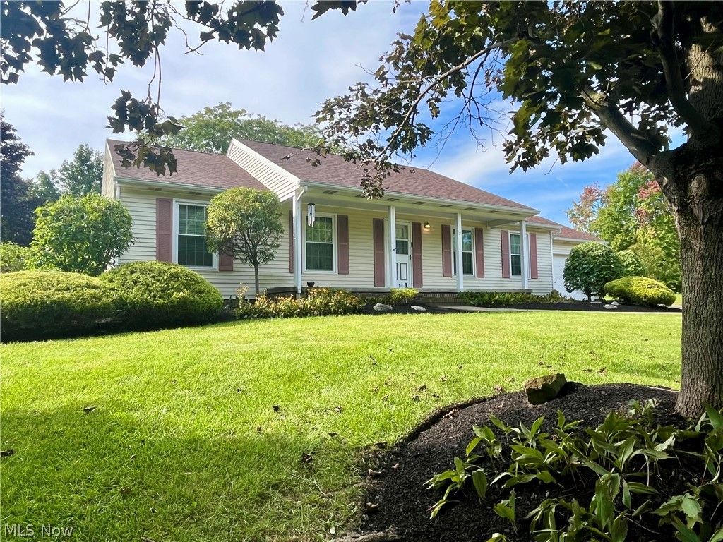 12 Surrey Lane, Geneva, OH 44041
