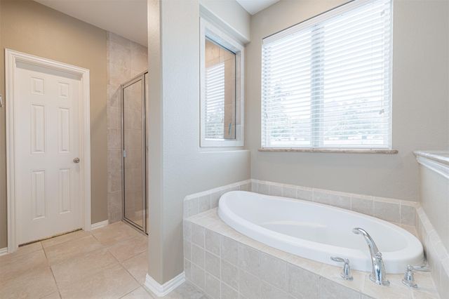 17136 Knoll Dale Trail, Conroe, TX 77385