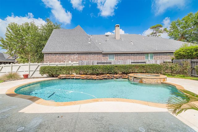 17136 Knoll Dale Trail, Conroe, TX 77385