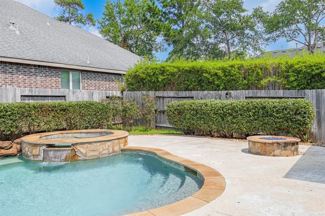 17136 Knoll Dale Trail, Conroe, TX 77385