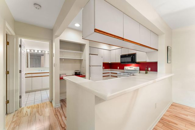 910 Ridge Road 203, Munster, IN 46321