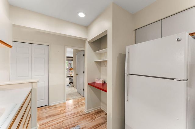 910 Ridge Road 203, Munster, IN 46321