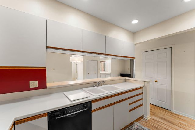 910 Ridge Road 203, Munster, IN 46321