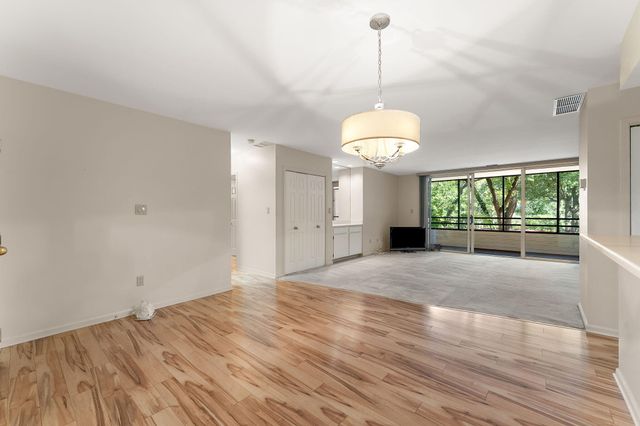910 Ridge Road 203, Munster, IN 46321
