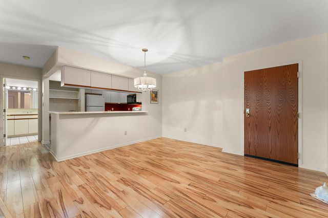 910 Ridge Road 203, Munster, IN 46321