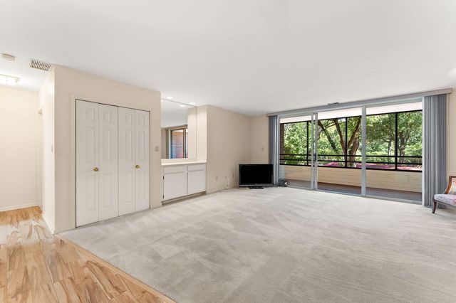 910 Ridge Road 203, Munster, IN 46321