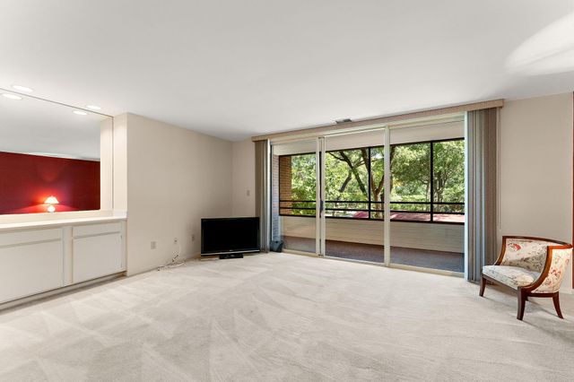 910 Ridge Road 203, Munster, IN 46321