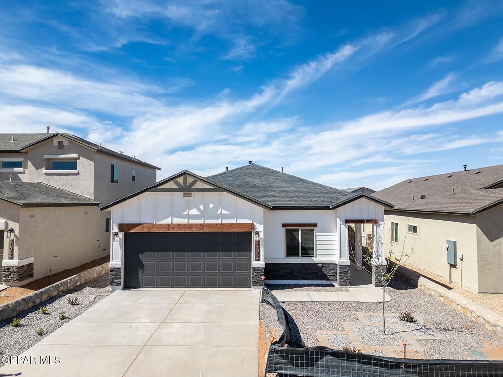 3804 Peak Place, El Paso, TX 79938