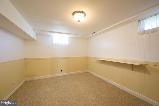 914 QUAIL LN, Newark, DE 19711