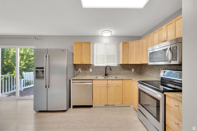 5568 W GOLDEN GATE CIR, West Jordan, UT 84081