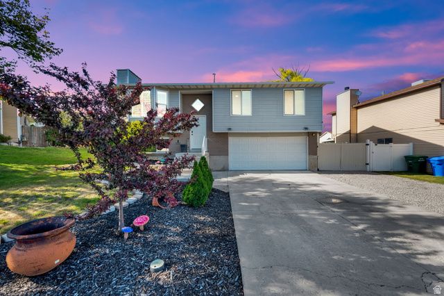 5568 W GOLDEN GATE CIR, West Jordan, UT 84081