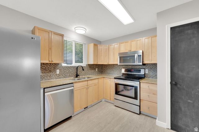 5568 W GOLDEN GATE CIR, West Jordan, UT 84081