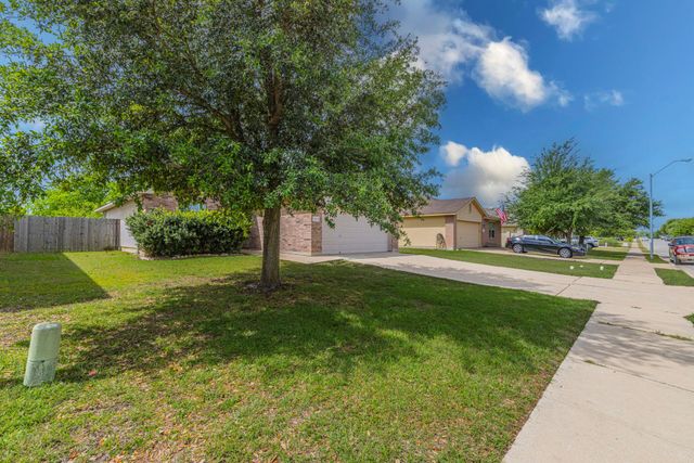 203 Wegstrom ST, Hutto, TX 78634