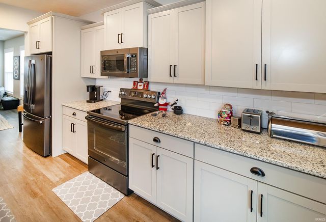 5680 Brompton Drive, Newburgh, IN 47630