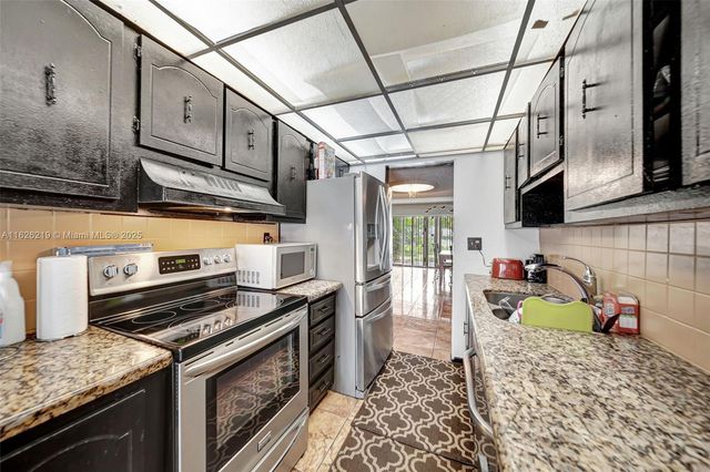 1809 NW 58th Ave 18, Lauderhill, FL 33313