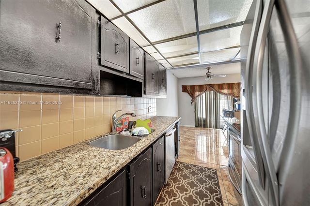 1809 NW 58th Ave 18, Lauderhill, FL 33313