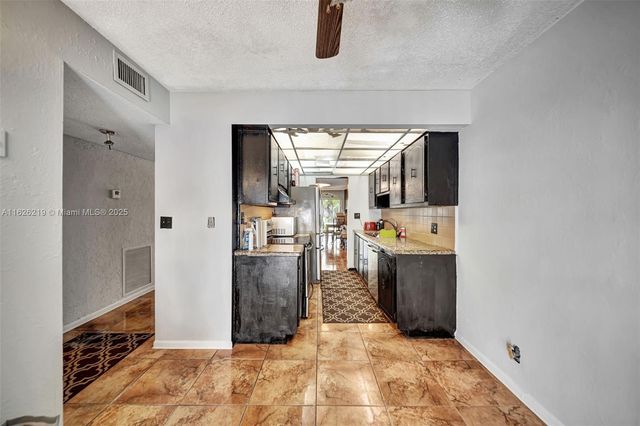 1809 NW 58th Ave 18, Lauderhill, FL 33313