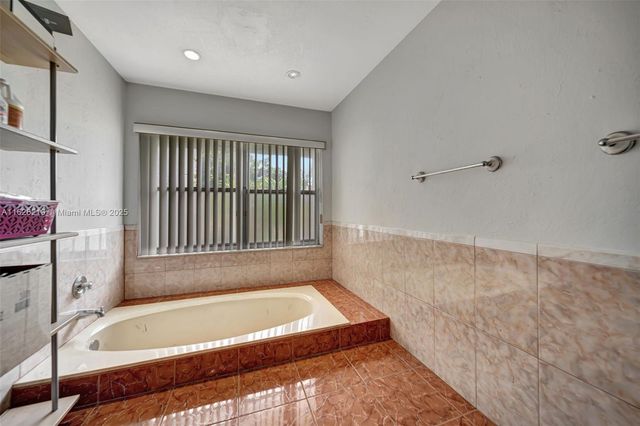 1809 NW 58th Ave 18, Lauderhill, FL 33313
