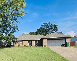 102 Richardson Avenue, Sallisaw, OK 74955
