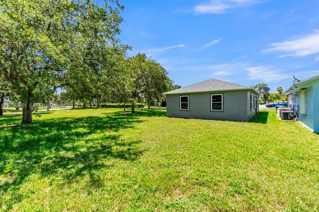 12231 SW 202nd St, Miami, FL 33177