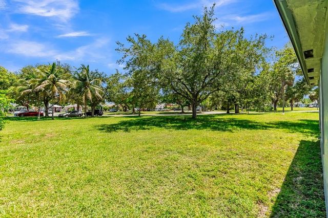 12231 SW 202nd St, Miami, FL 33177