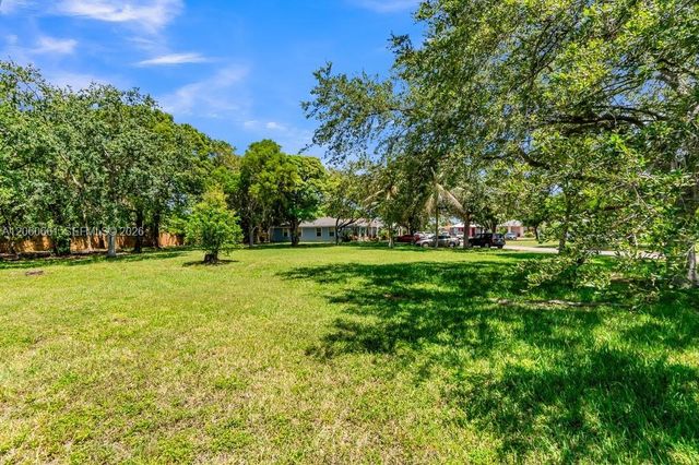 12231 SW 202nd St, Miami, FL 33177