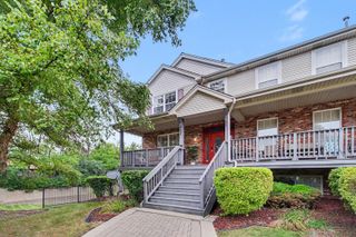 1080 Kufrin Way, Lombard, IL 60148