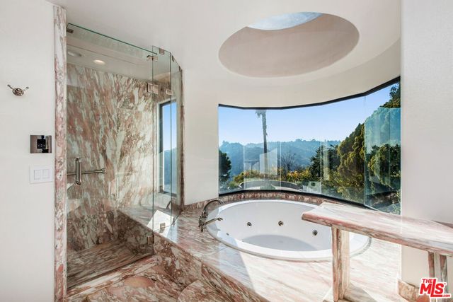 7940 Vulcan Drive, Los Angeles, CA 90046