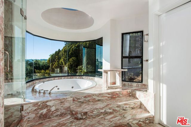 7940 Vulcan Drive, Los Angeles, CA 90046