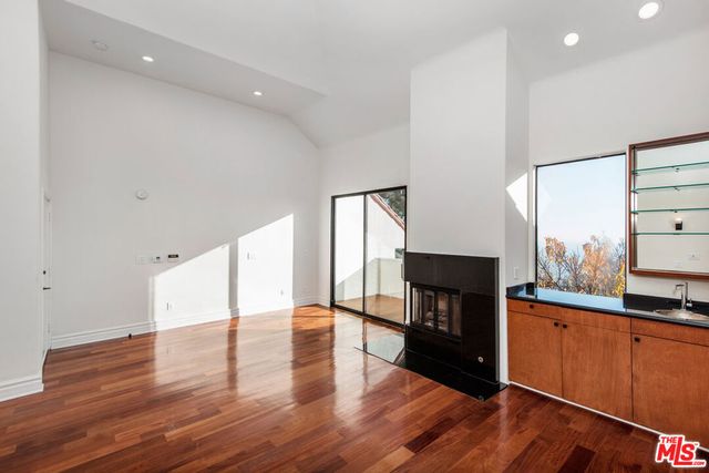 7940 Vulcan Drive, Los Angeles, CA 90046