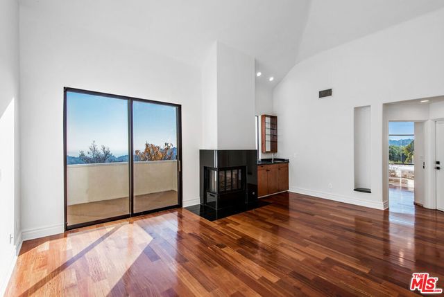 7940 Vulcan Drive, Los Angeles, CA 90046