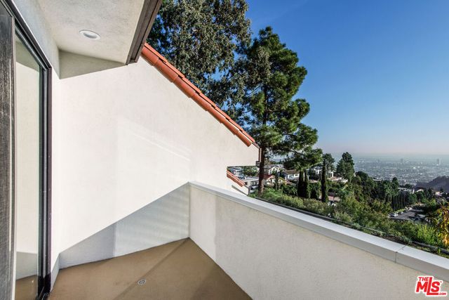 7940 Vulcan Drive, Los Angeles, CA 90046